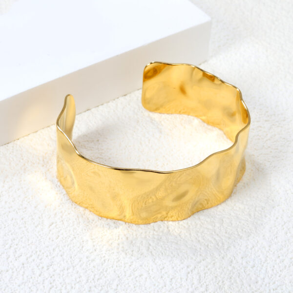 2P2A3567 Organic Wide Cuff Bracelet