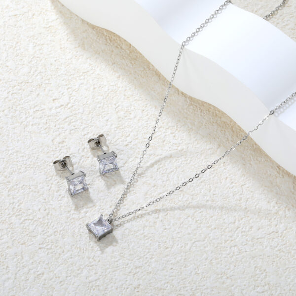 2P2A6945 Silver Princess Cut Crystal Jewelry Set