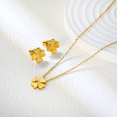 2P2A8971 Gold Four Leaf Clover Jewelry Set