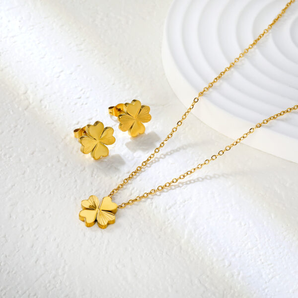 2P2A8971 Gold Four Leaf Clover Jewelry Set