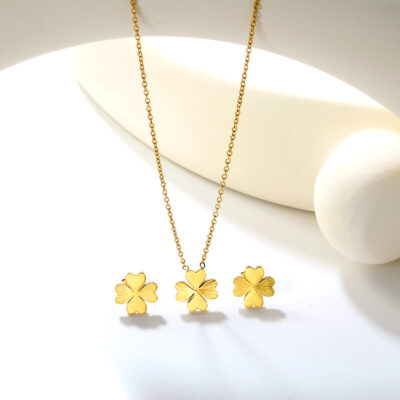 2P2A9326 Gold Four Leaf Clover Jewelry Set