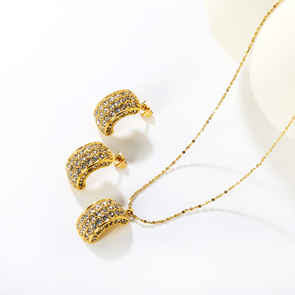 2P2A9781 Crescent Moon Jewelry Set